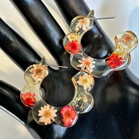 Dried  Flower Acrylic Hoop Earrings - Picture 1 of 8